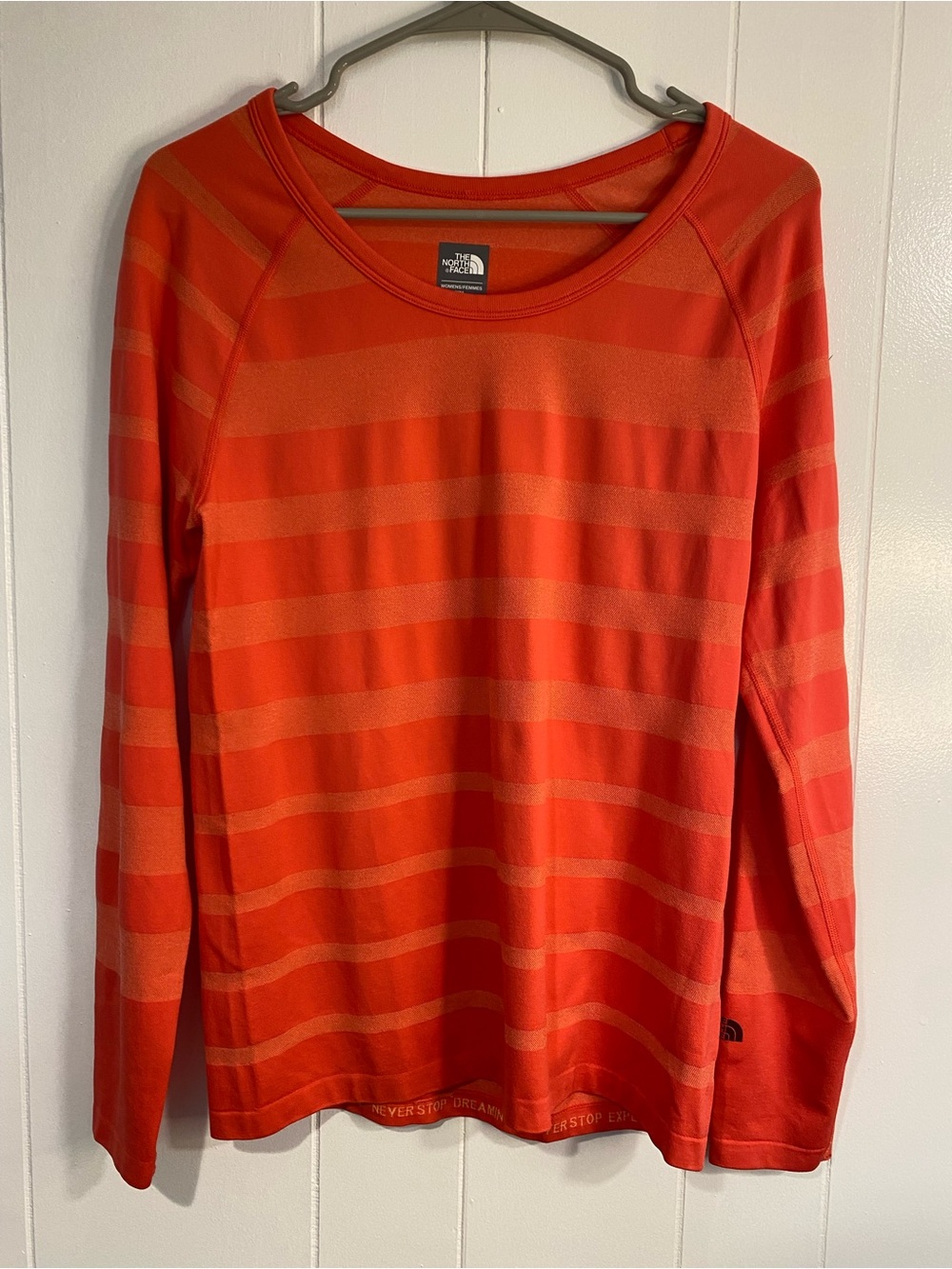 The North Face Coral Orange Raglan Performance Tee Women’s Medium Running